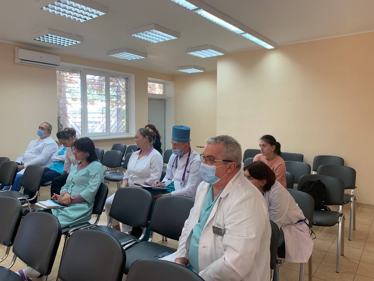 З перших днів епідемії коронавірусної хвороби COVID-19 співробітники КНП «Чорноморської лікарні» активно долучилися до боротьби з небезпечною недугою З перших днів епідемії коронавірусної хвороби COVID-19 співробітники КНП «Чорноморської лікарні» активно долучилися до боротьби з небезпечною недугою